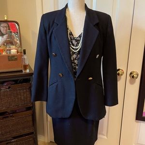 Petite sophisticate | Classic Blazer and skirt 2 pc suit outfit | size: 6
